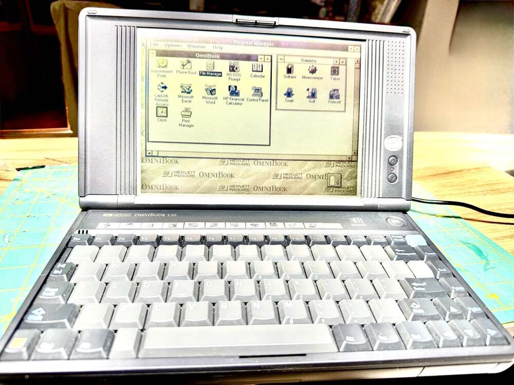 Vtg HP OmniBook 530 Subnotebook 486 SX 33MHz Win 3.1 PC with Pop-out Mouse and 1